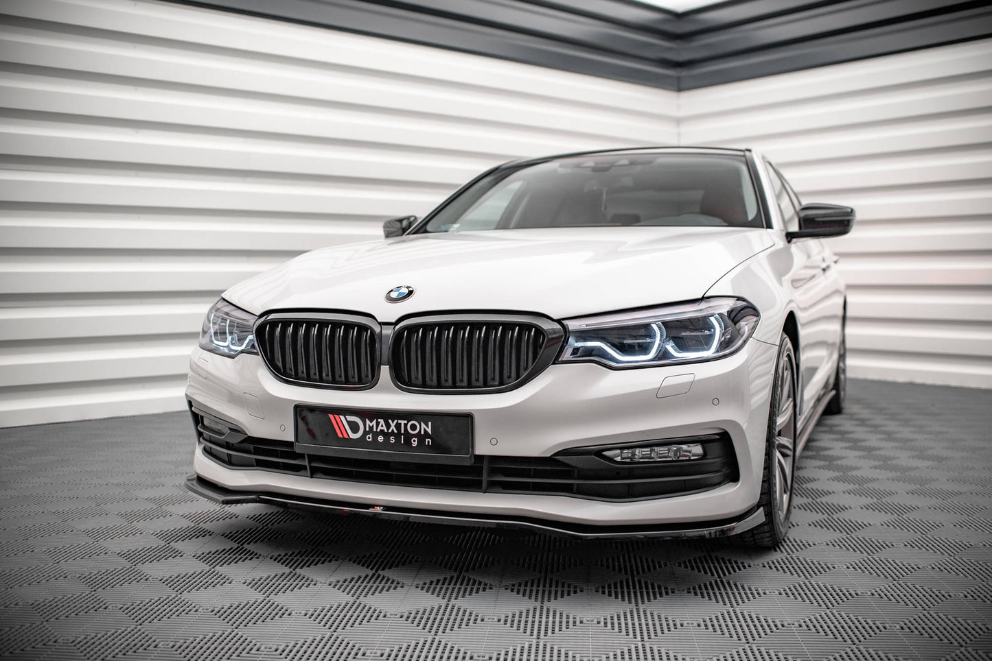 Front Ansatz V.1 für BMW 5er G30 schwarz Hochglanz