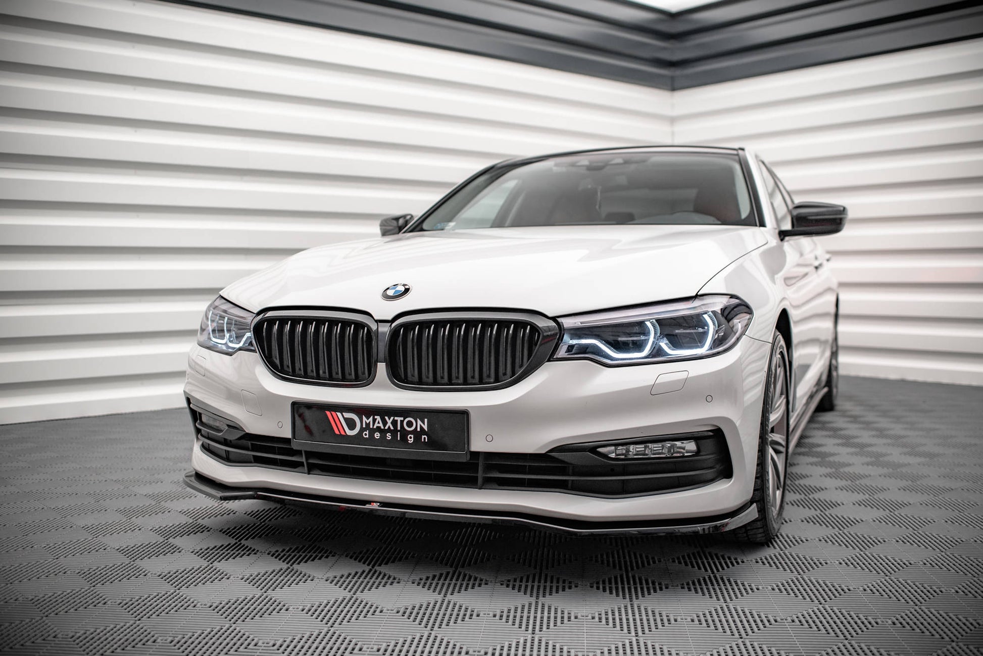 Front Ansatz V.1 für BMW 5er G30 schwarz Hochglanz