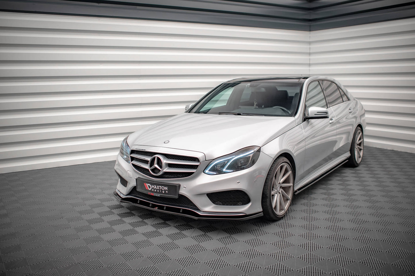 Front Ansatz V.1 für Mercedes-Benz E AMG-Line Limousine W212 Facelift schwarz Hochglanz