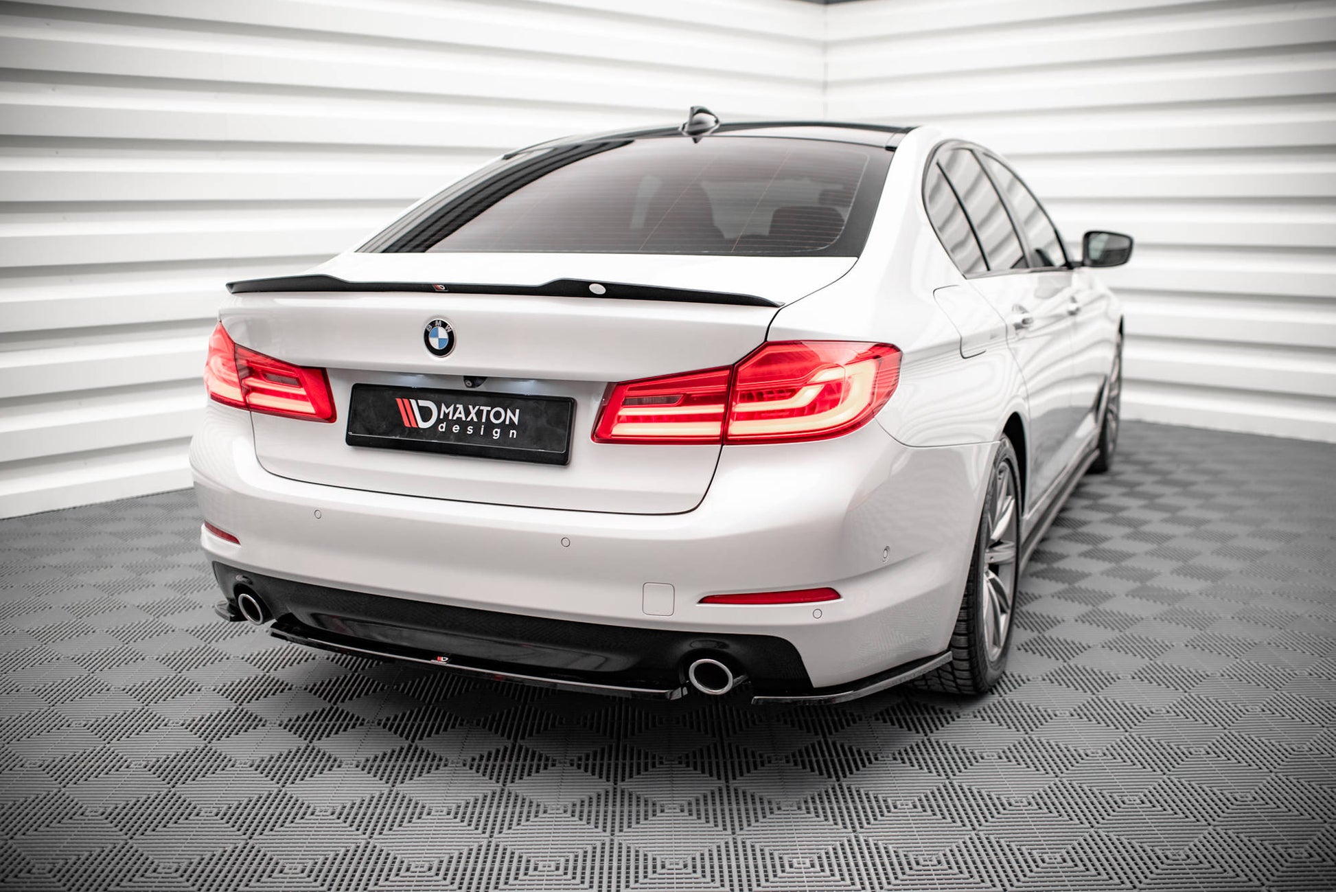 Heck Ansatz Flaps Diffusor für BMW 5er G30 Carbon Look