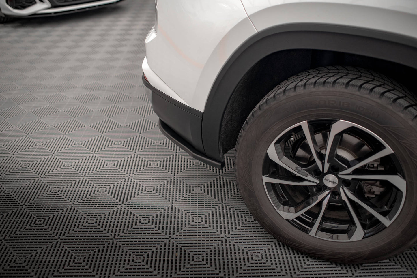 Heck Ansatz Flaps Diffusor für Volkswagen Atlas Cross schwarz Hochglanz