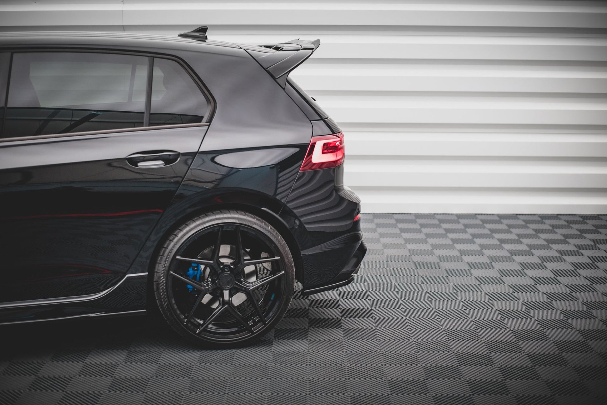 Heck Ansatz Flaps Diffusor V.1 für Volkswagen Golf R Mk8 Carbon Look