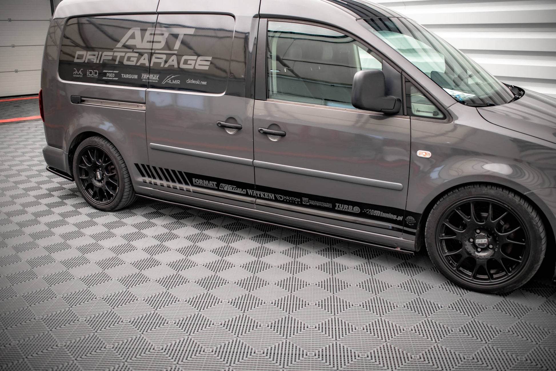 Seitenschweller Ansatz für Volkswagen Caddy Long Mk3 Facelift schwarz Hochglanz
