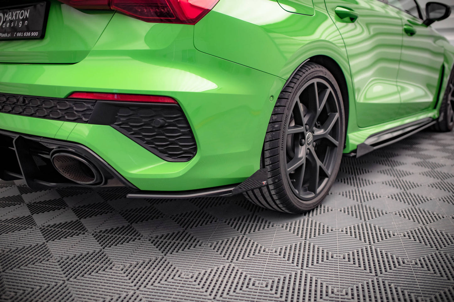 Hintere Seiten Flaps für Audi RS3 Limousine 8Y schwarz Hochglanz