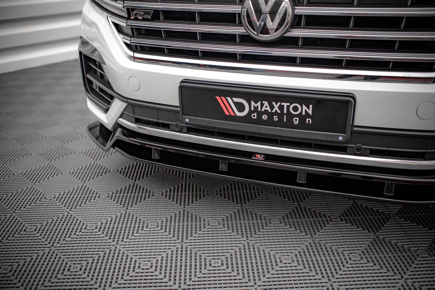 Front Ansatz für Volkswagen Touareg R-Line Mk3 schwarz Hochglanz