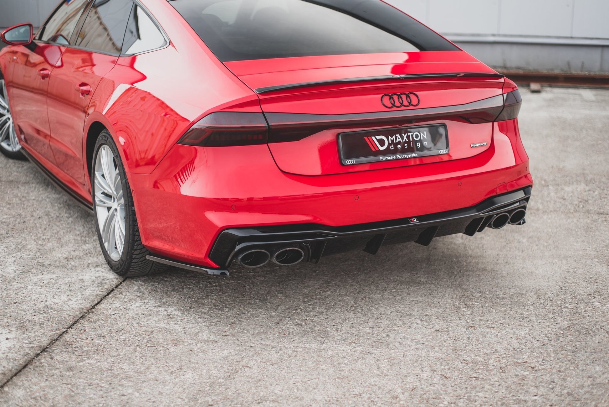 Heck Ansatz Flaps Diffusor für Audi S7 C8 schwarz Hochglanz