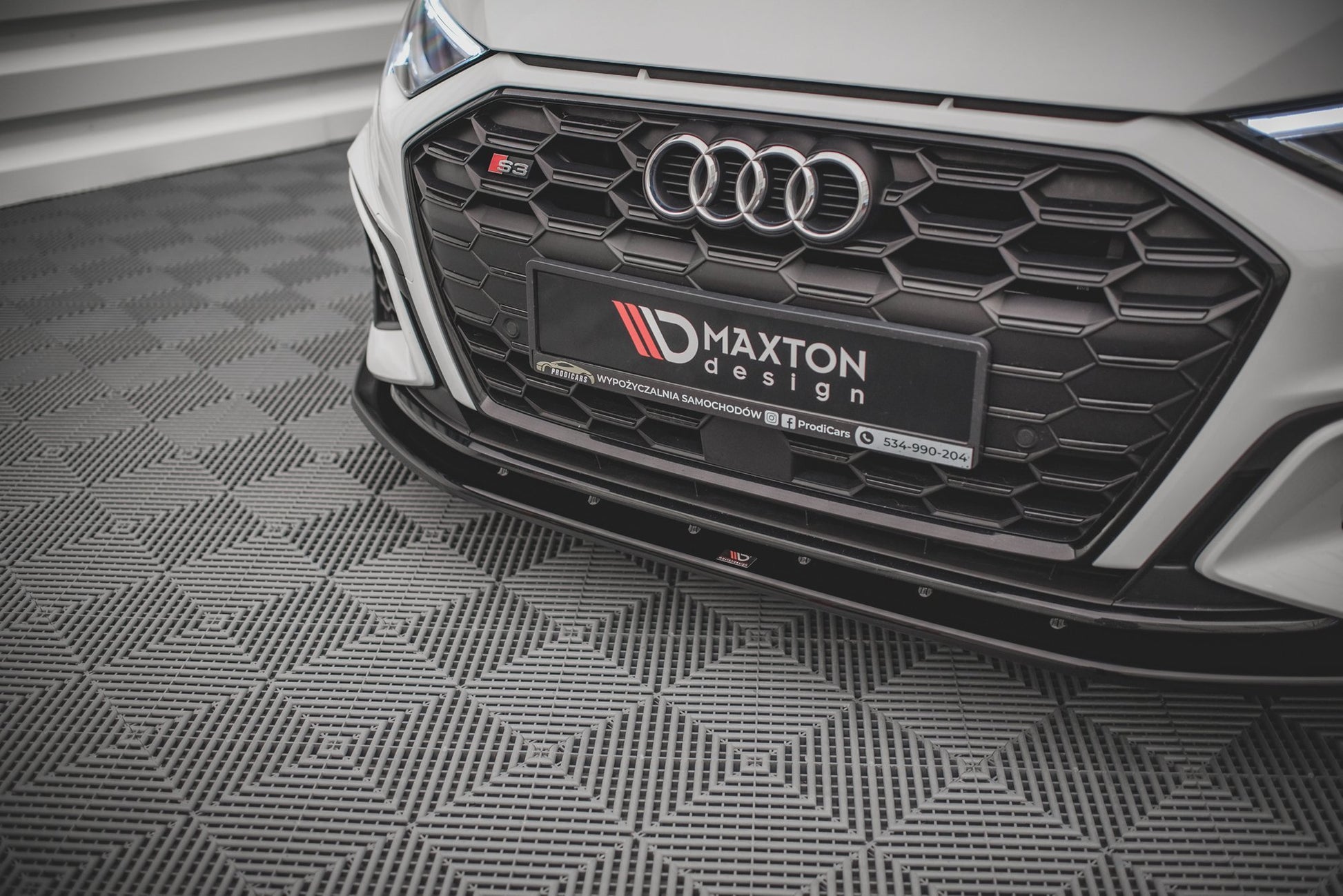 Front Ansatz V.1 für Audi S3 / A3 S-Line 8Y schwarz Hochglanz