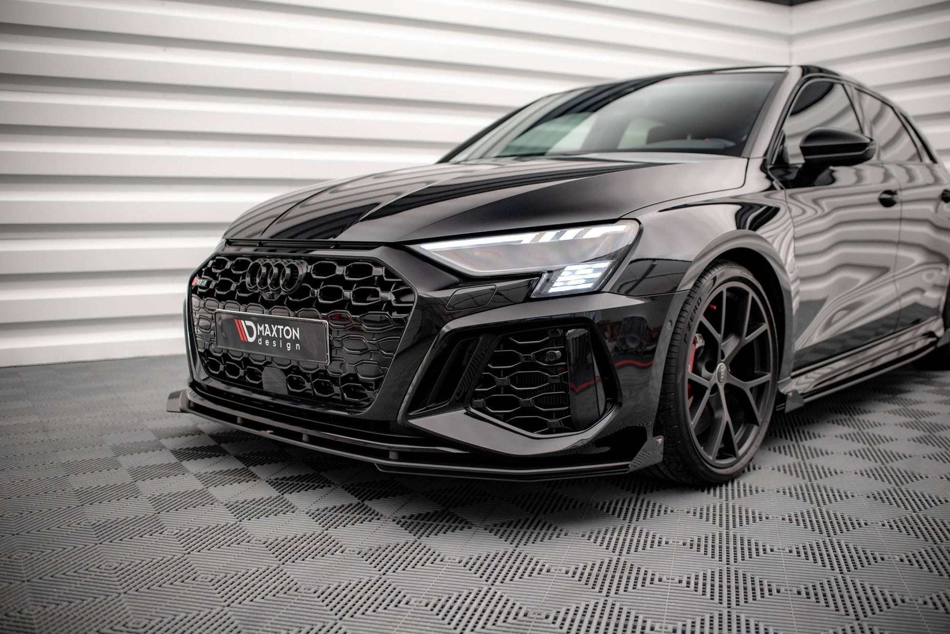 Front Flaps Audi RS3 8Y schwarz Hochglanz