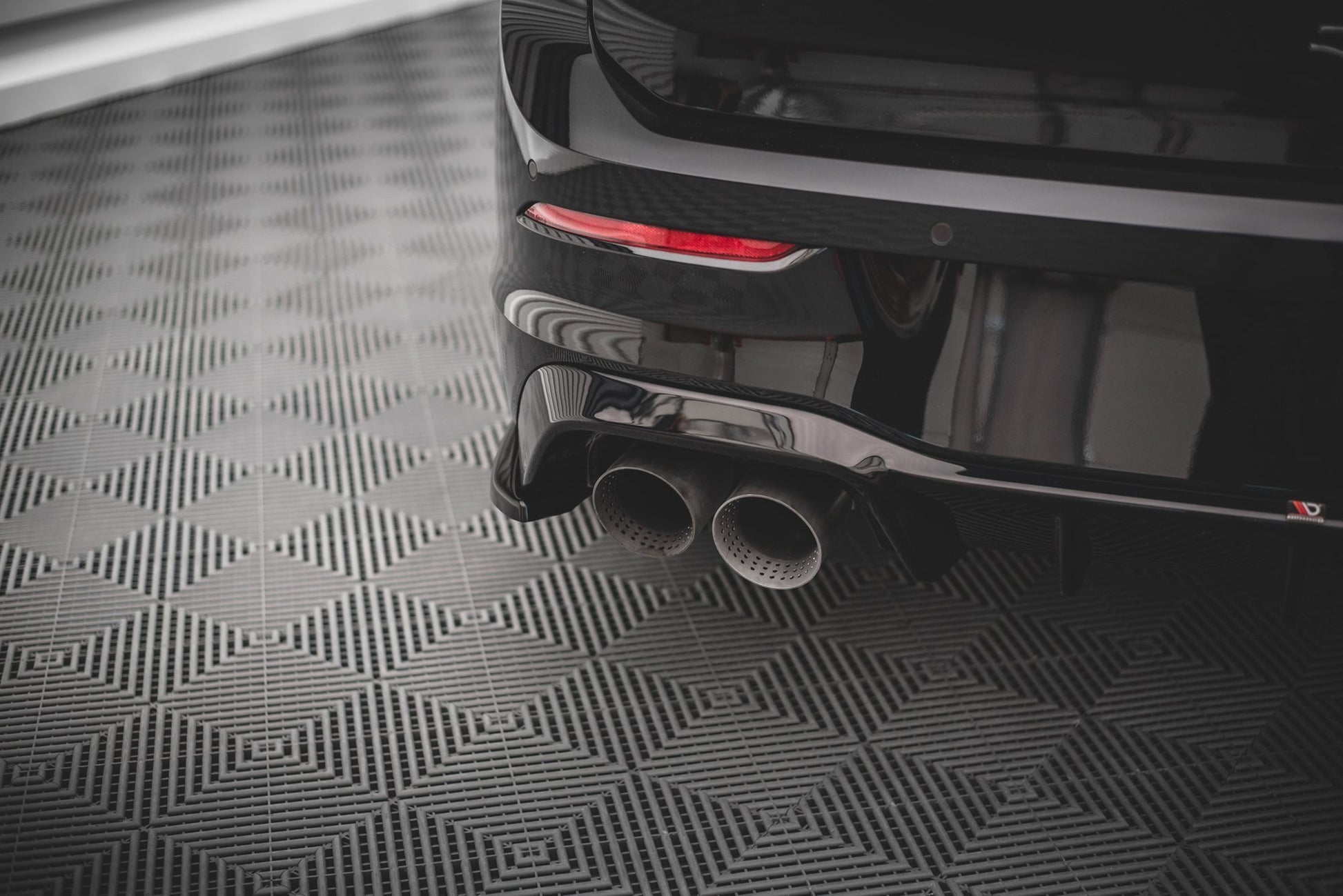 Heck Ansatz Flaps Diffusor V.3 für Volkswagen Golf R Mk8 schwarz matt