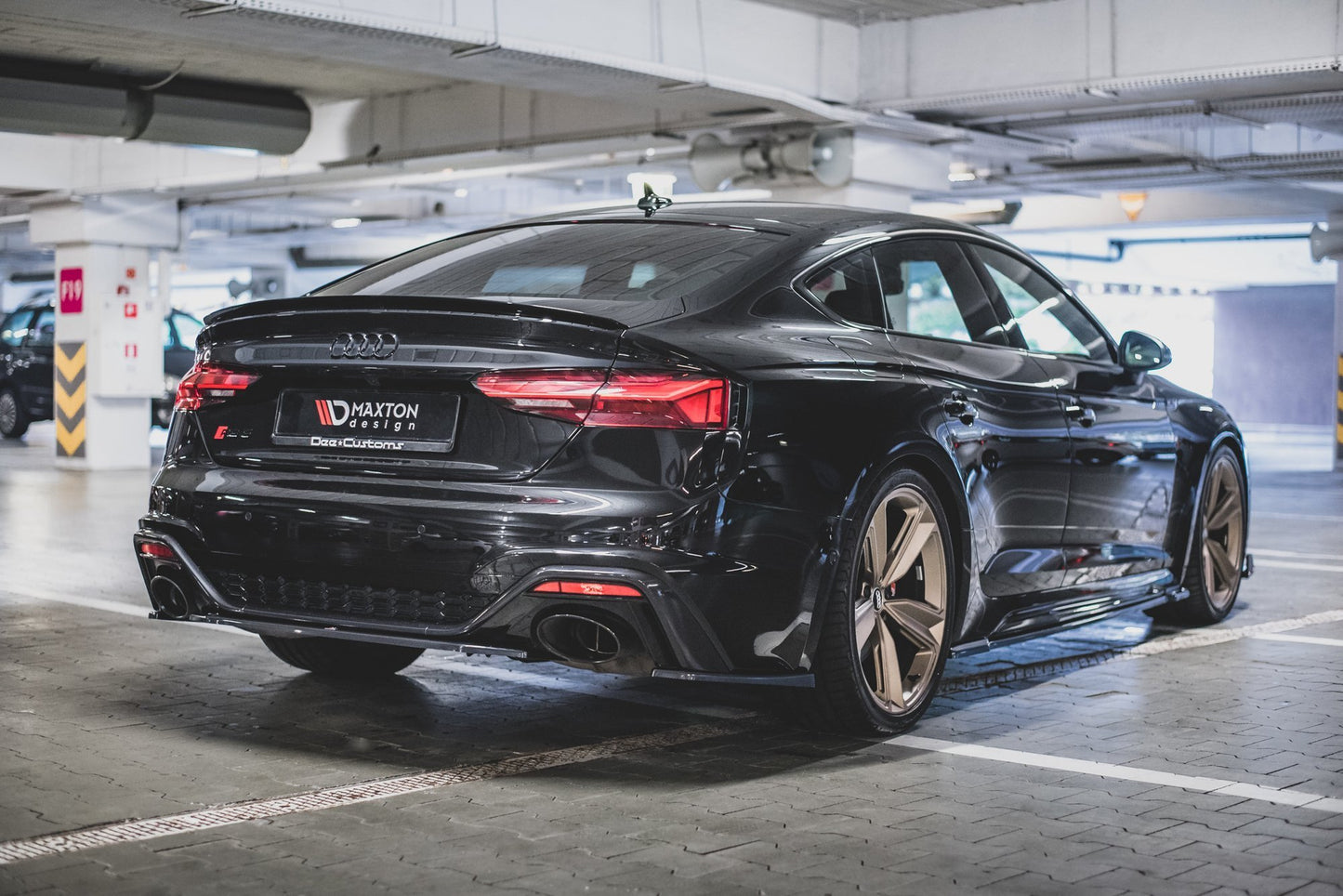 Mittlerer Diffusor Heck Ansatz für Audi RS5 F5 Facelift schwarz matt