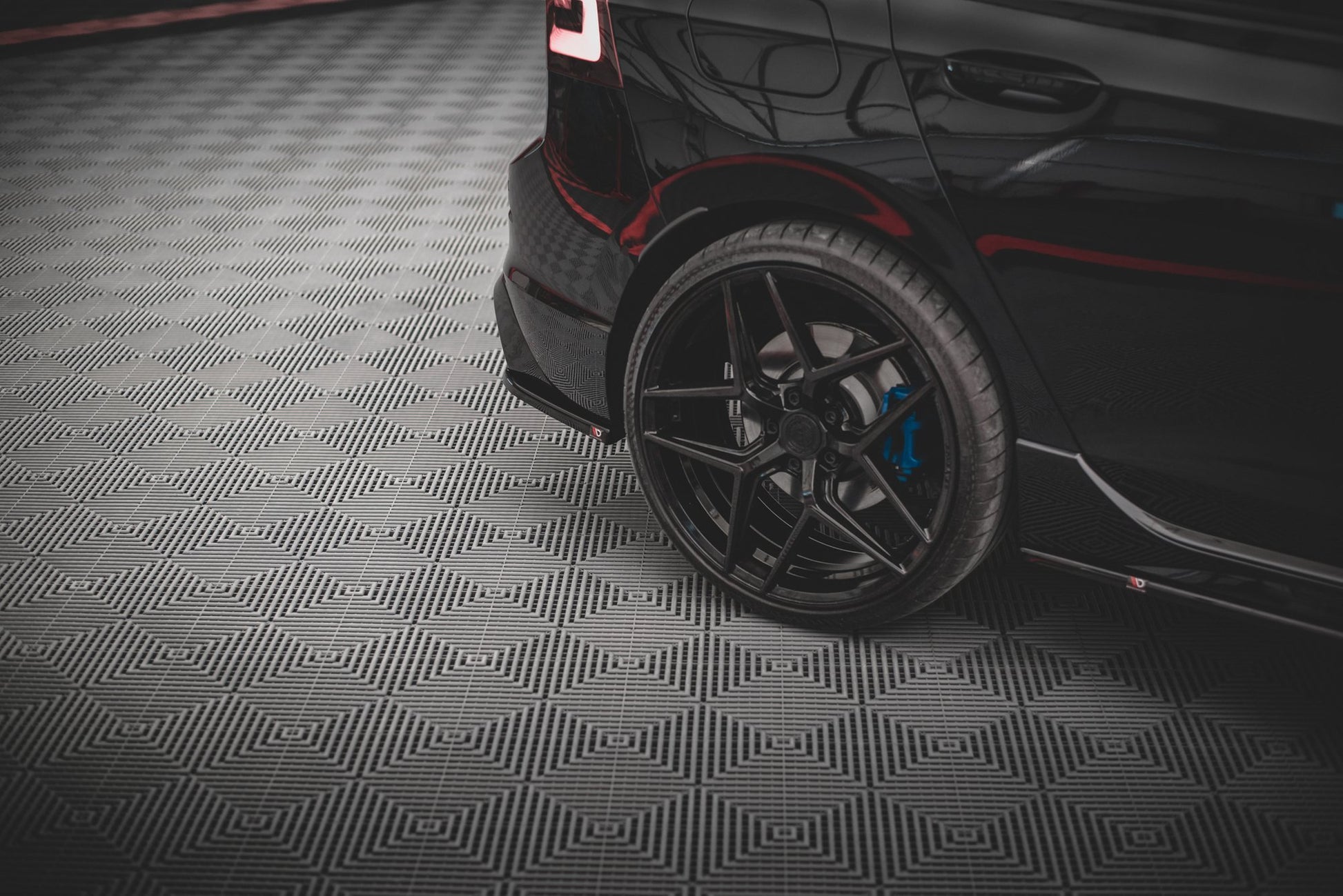 Heck Ansatz Flaps Diffusor V.3 für Volkswagen Golf R Mk8 schwarz matt