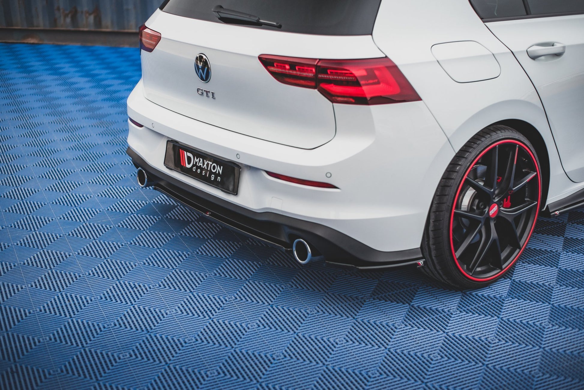 Mittlerer Diffusor Heck Ansatz für Volkswagen Golf 8 GTI Carbon Look