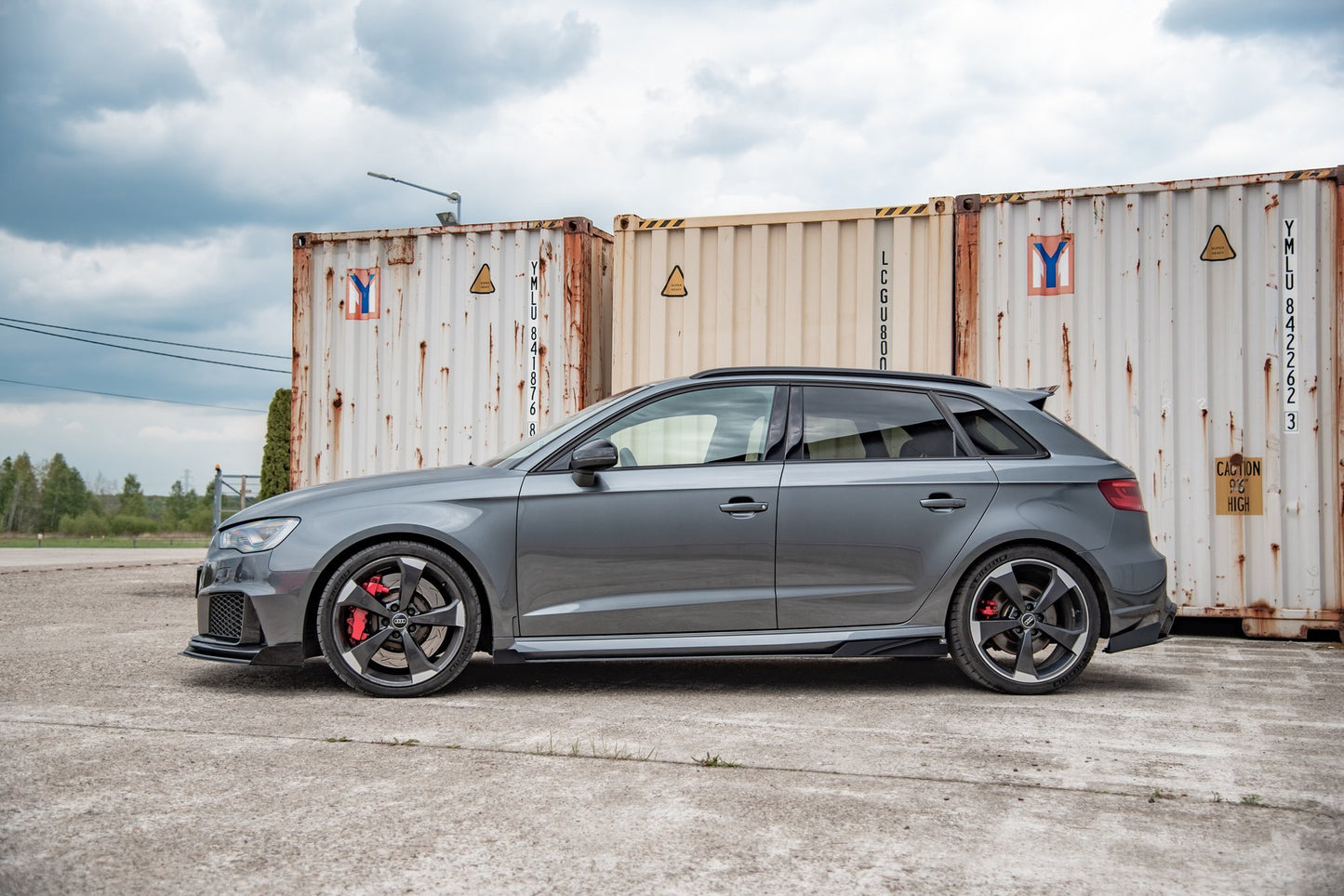 Robuste Racing Seitenschweller Ansatz für für + Flaps Audi RS3 8V Sportback schwarz Hochglanz