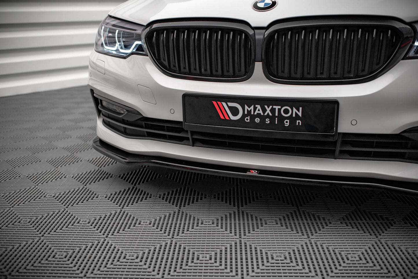 Front Ansatz V.1 für BMW 5er G30 schwarz Hochglanz