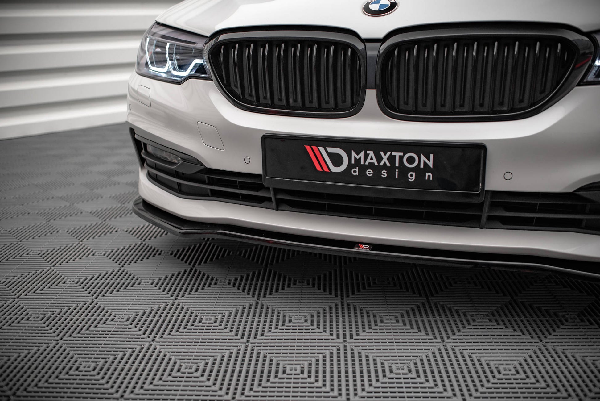 Front Ansatz V.1 für BMW 5er G30 schwarz Hochglanz
