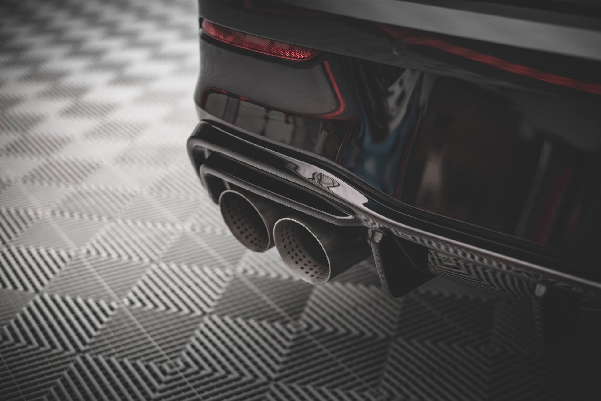 Diffusor Heck Ansatz V.2 für Volkswagen Golf R Mk8 schwarz matt