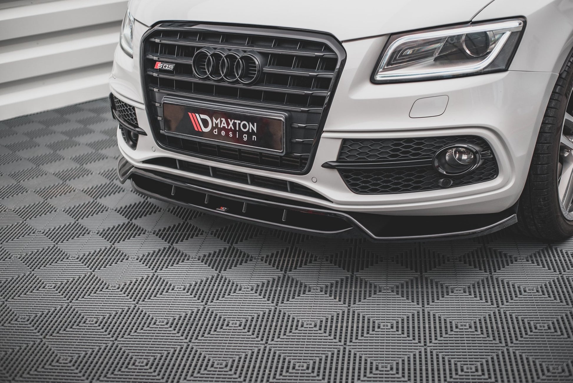 Front Ansatz für Audi SQ5 Mk1 (8R) schwarz Hochglanz