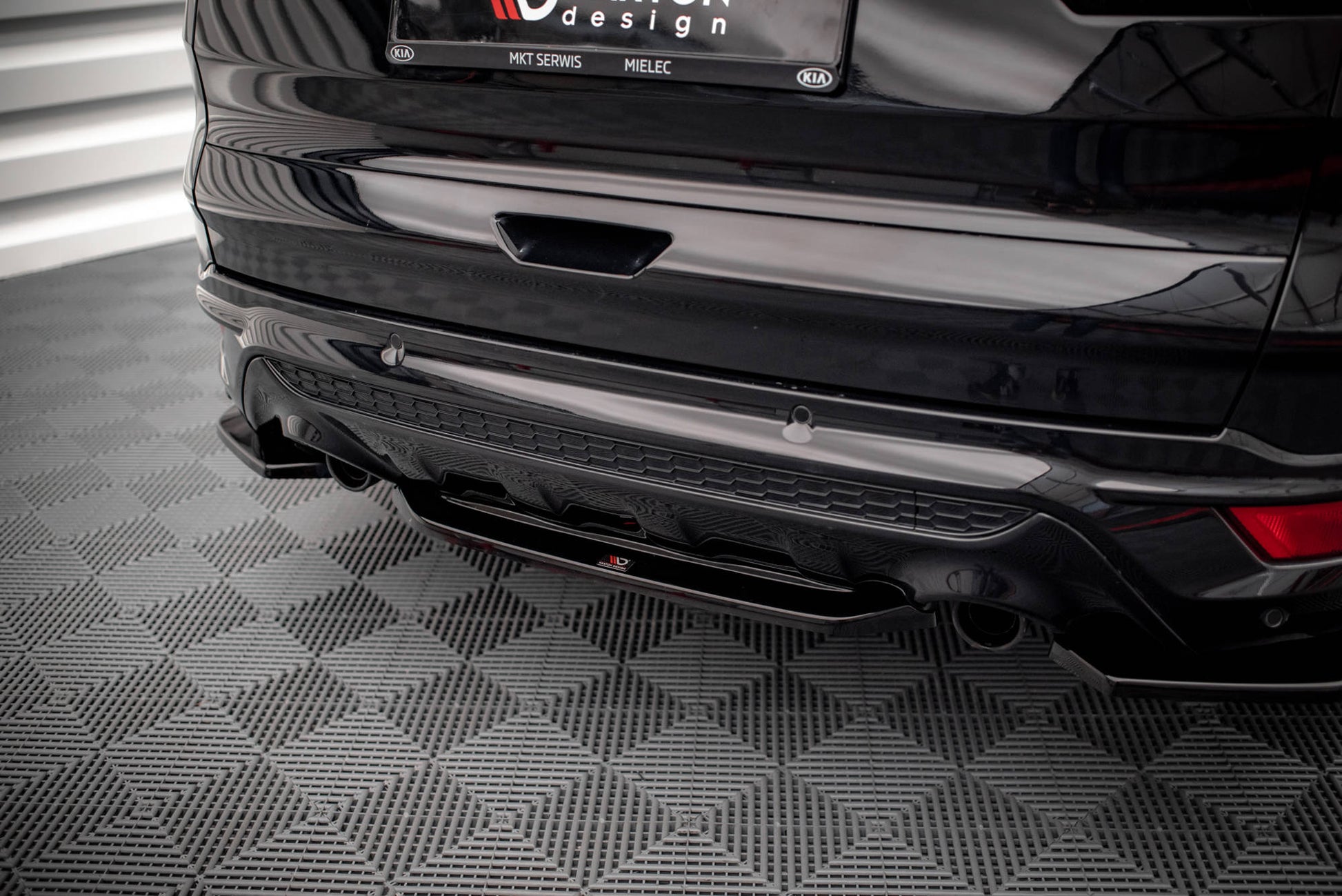 Mittlerer Diffusor Heck Ansatz für Ford Escape ST-Line Mk3 schwarz Hochglanz