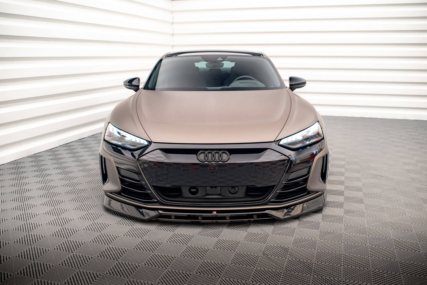 Front Ansatz V.3 für Audi e-Tron GT / RS GT Mk1 schwarz Hochglanz