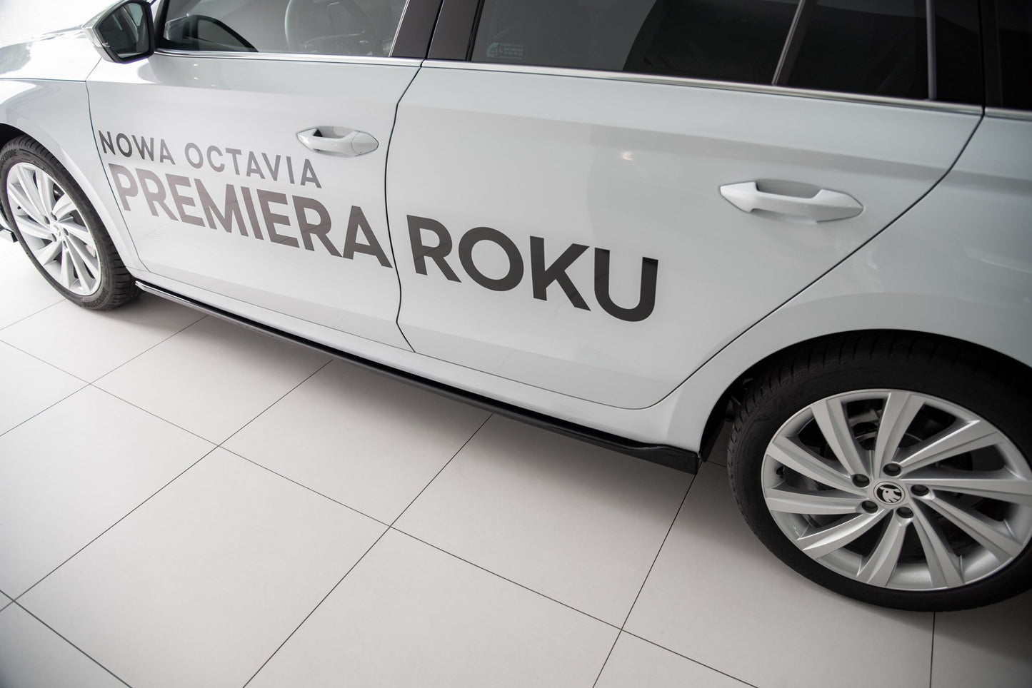Seitenschweller Ansatz für V.1 für Skoda Octavia Mk4  schwarz Hochglanz