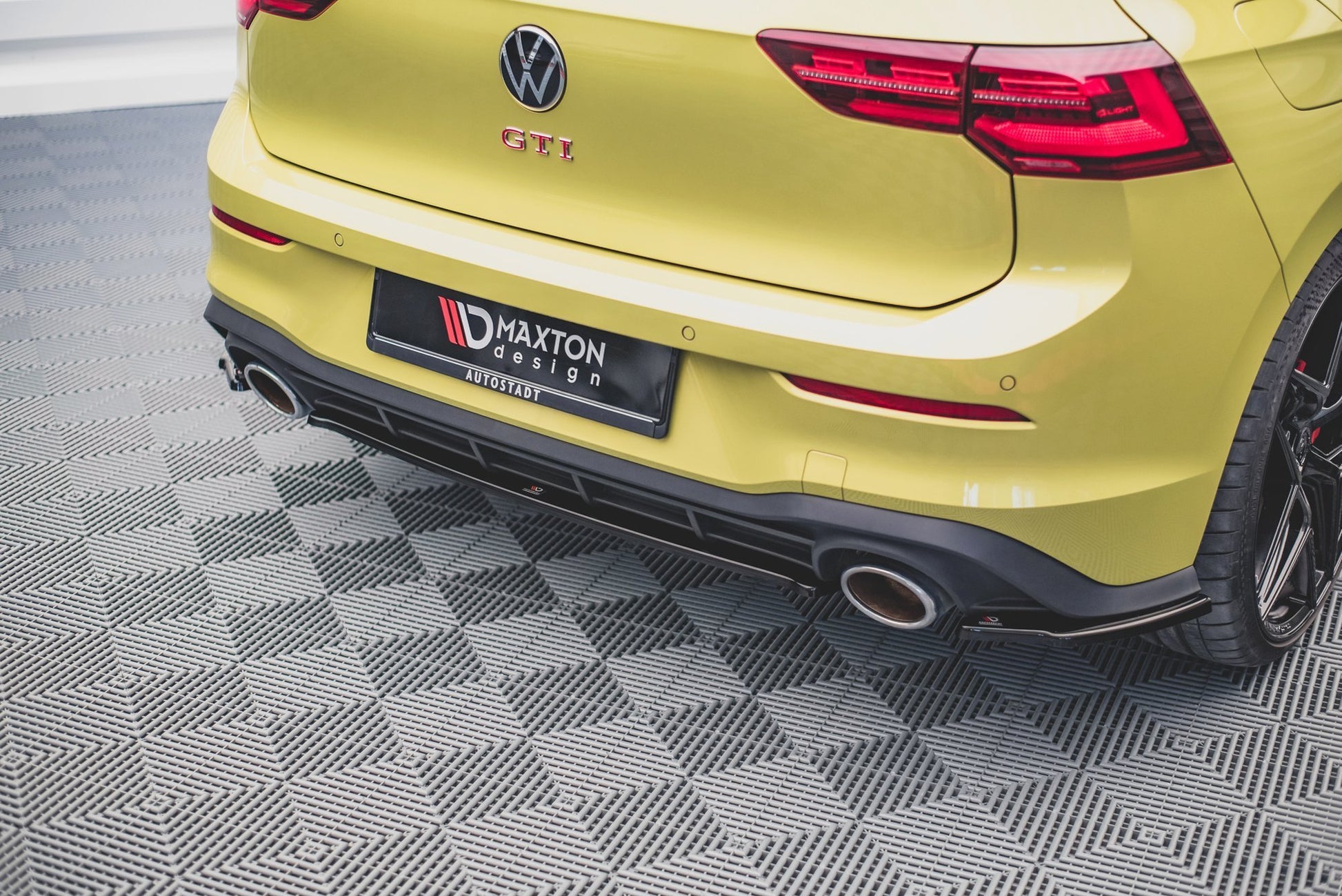 Mittlerer Diffusor Heck Ansatz für Volkswagen Golf 8 GTI Clubsport schwarz Hochglanz