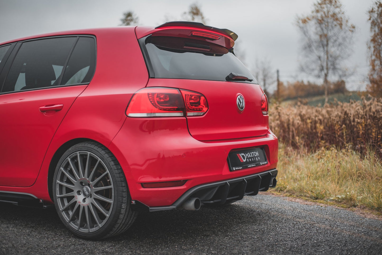 Robuste Racing Heck Ansatz Flaps Diffusor +Flaps für Volkswagen Golf GTI Mk6 schwarz Hochglanz