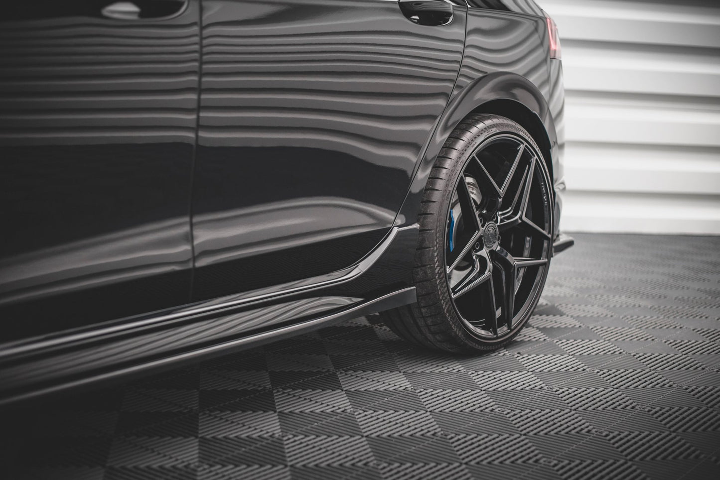 Seitenschweller Ansatz für V.2 für Volkswagen Golf R Mk8 Carbon Look