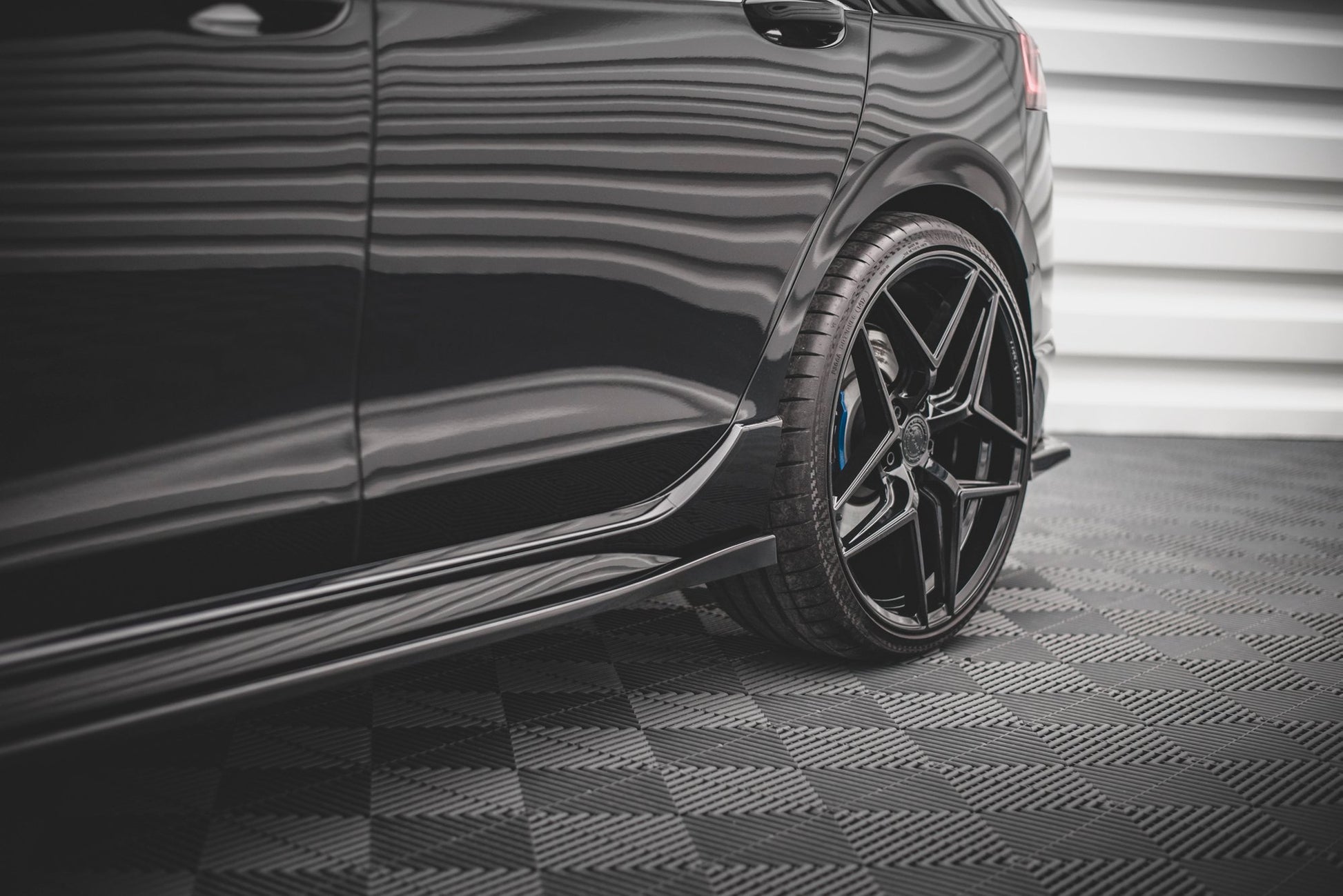 Seitenschweller Ansatz für V.2 für Volkswagen Golf R Mk8 schwarz Hochglanz