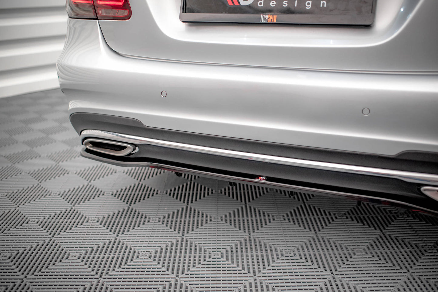 Mittlerer Diffusor Heck Ansatz DTM Look für Mercedes-Benz E AMG-Line Limousine W212 Facelift schwarz matt