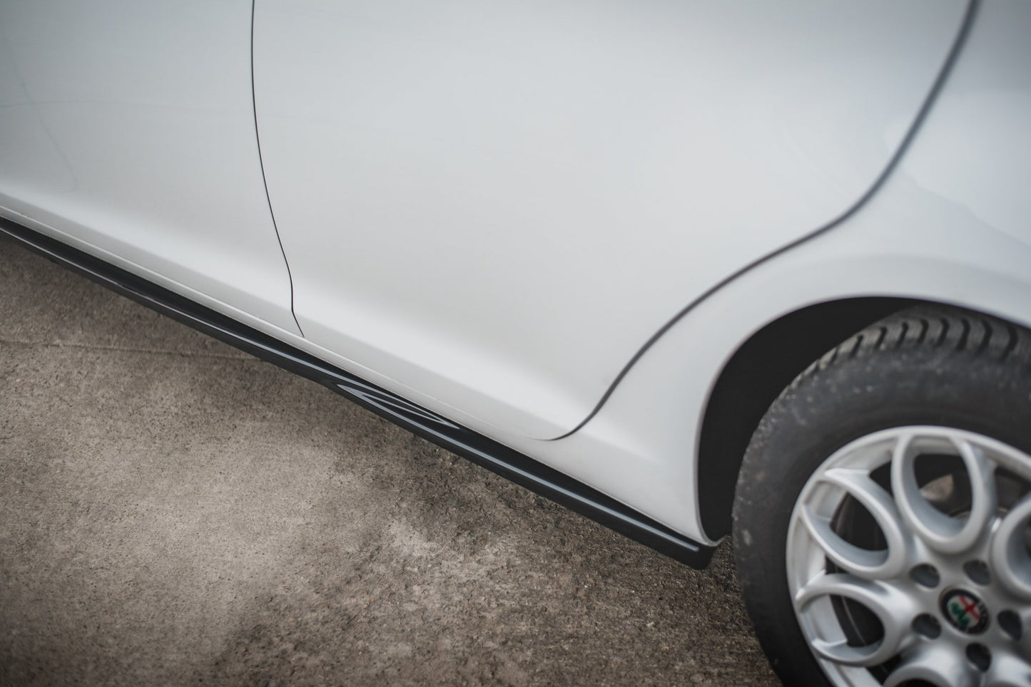 Seitenschweller Ansatz für V.2 für Alfa Romeo Giulietta  schwarz Hochglanz