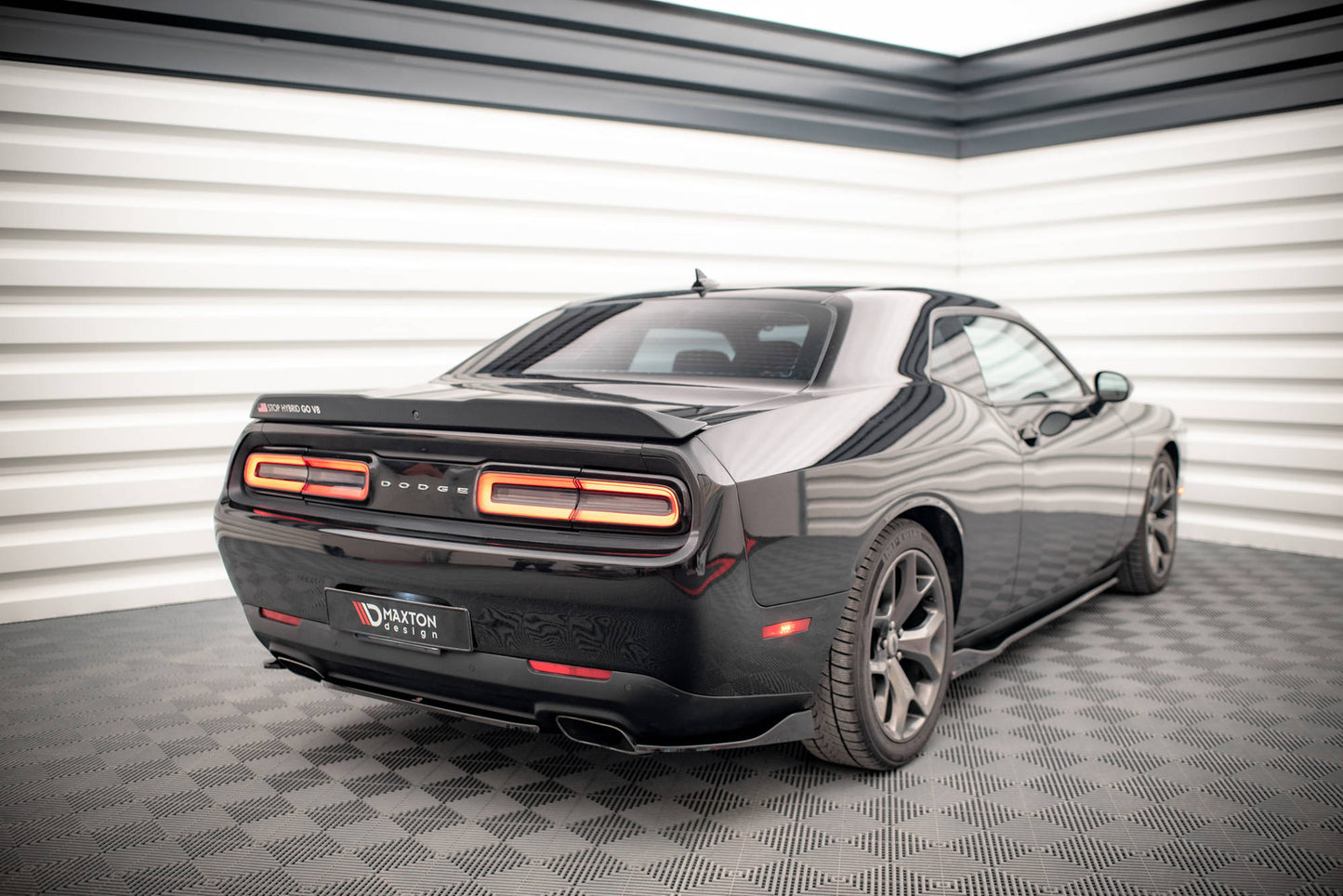 Mittlerer Diffusor Heck Ansatz für Dodge Challenger RT Mk3 Facelift schwarz Hochglanz