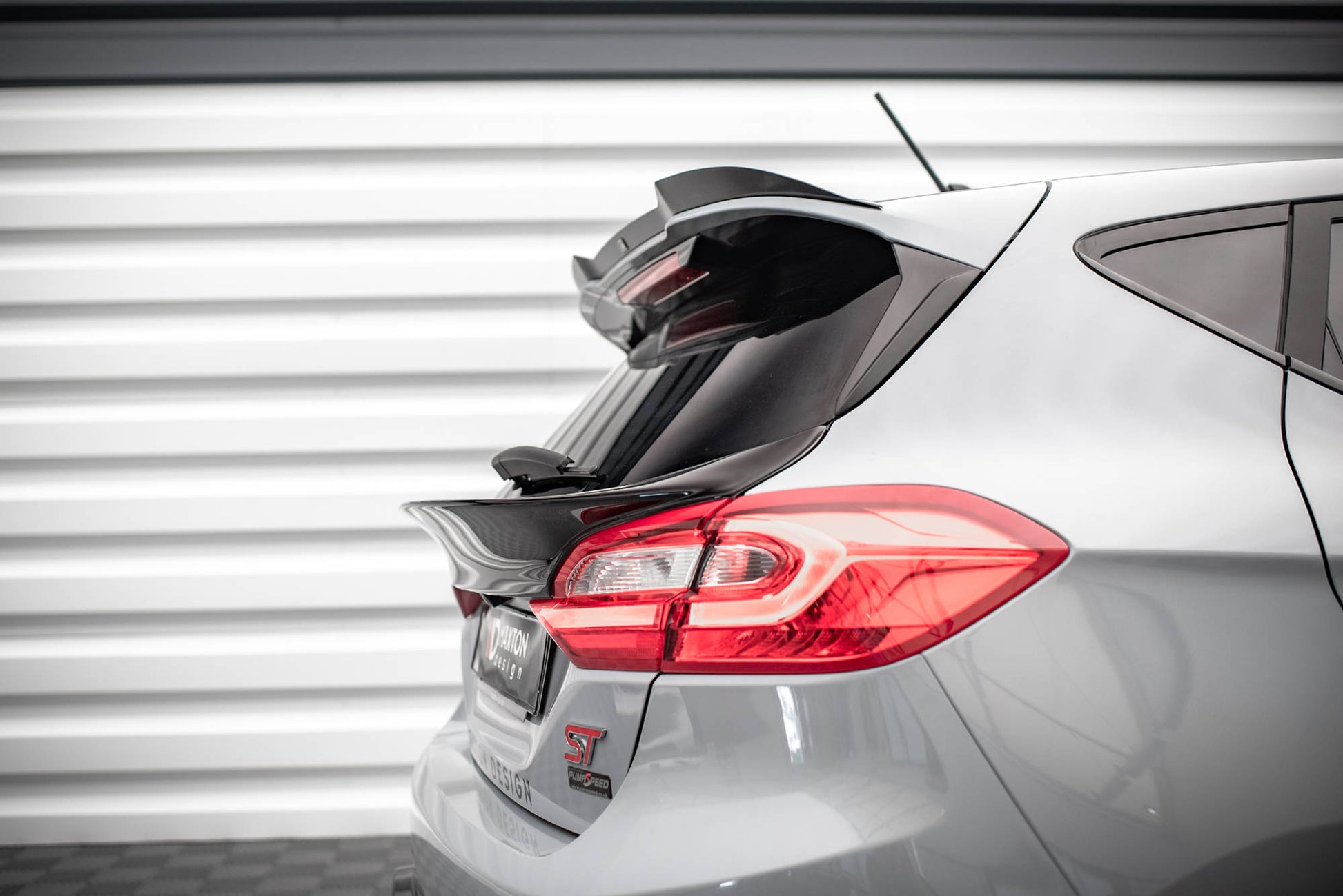 Heckscheiben Spoiler für Ford Fiesta Standard/ ST-Line/ ST schwarz Hochglanz
