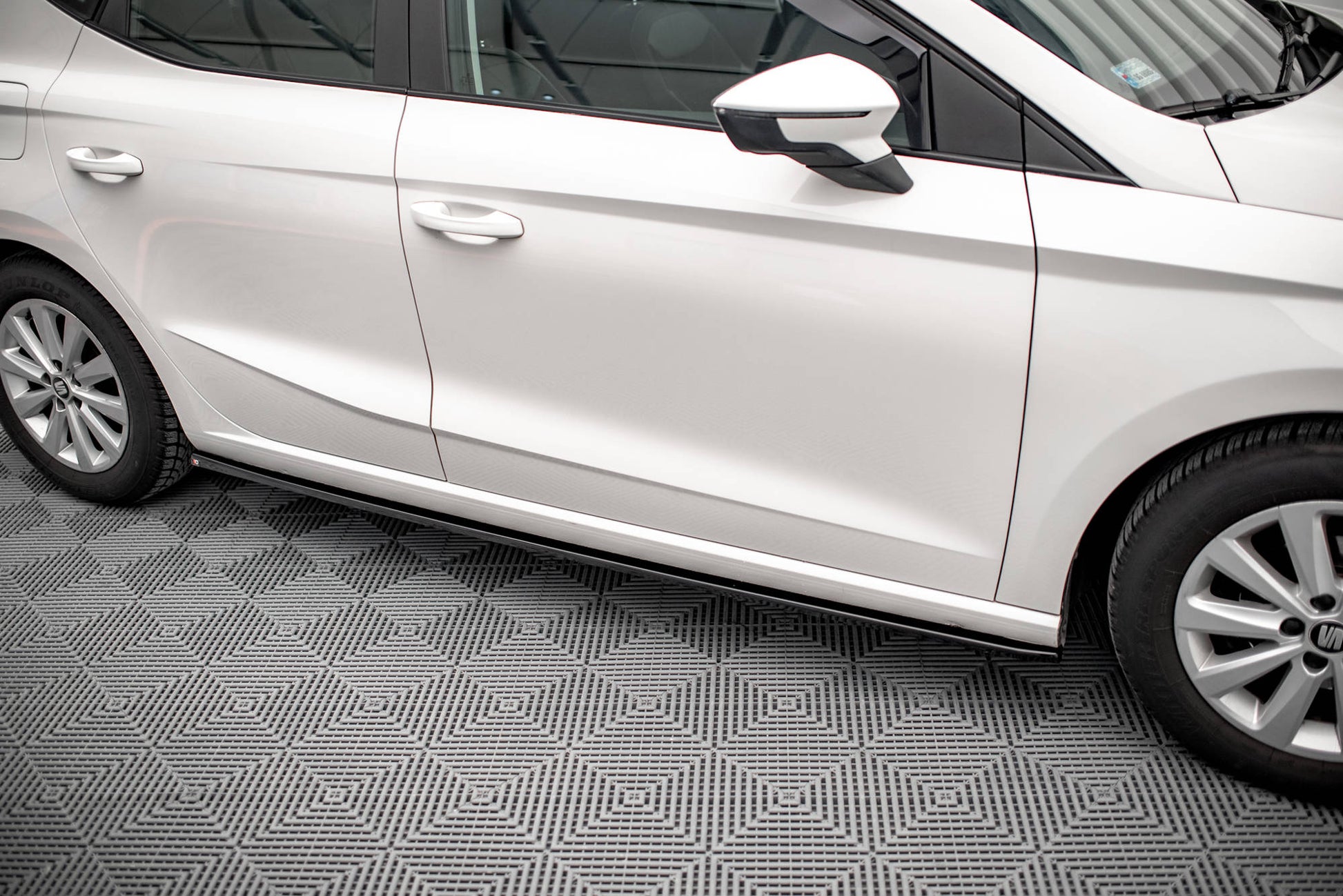 Seitenschweller Ansatz für V.1 für Seat Ibiza FR/ Standard Mk5 Carbon Look