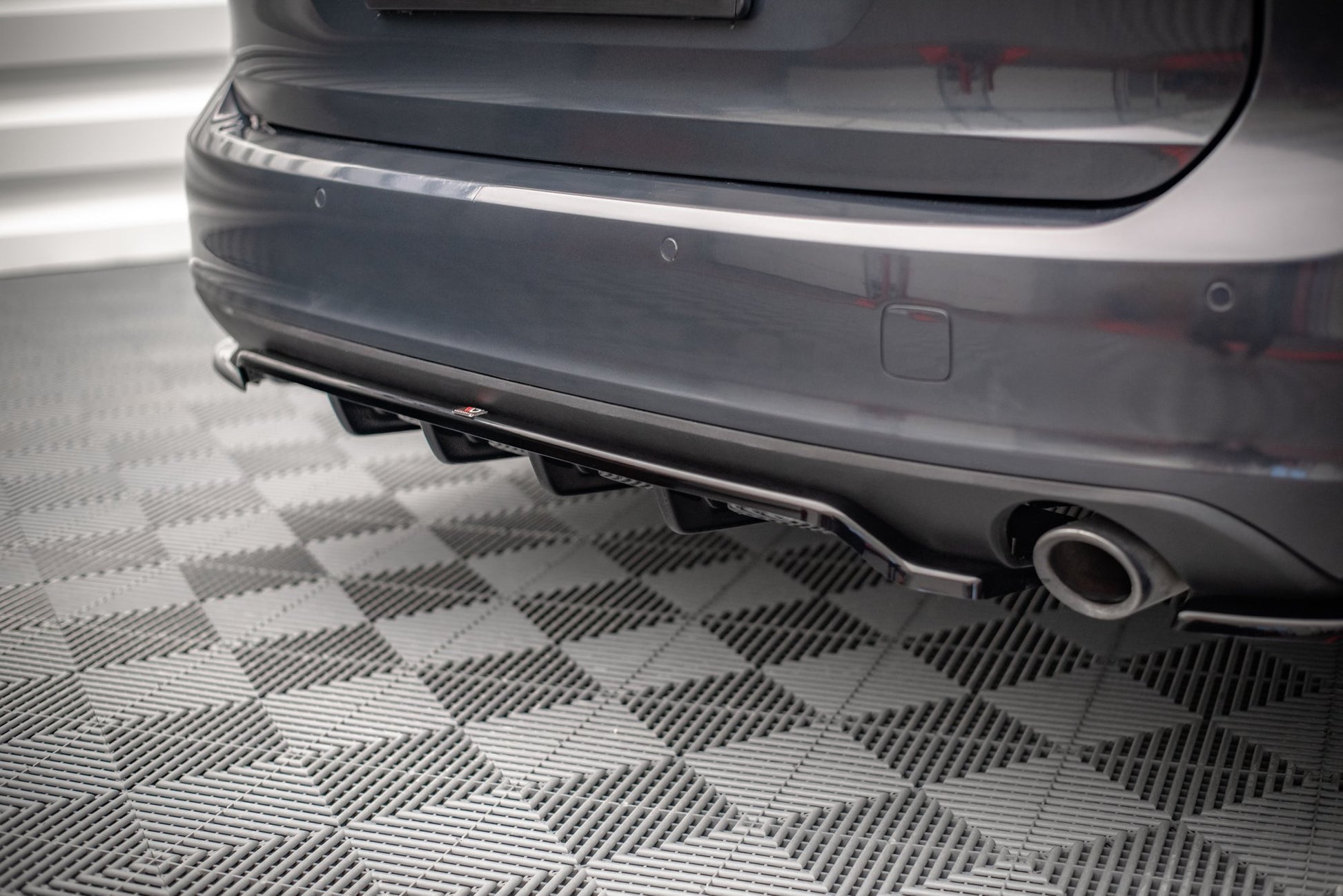 Mittlerer Diffusor Heck Ansatz DTM Look für Volvo V90 Mk2 schwarz Hochglanz