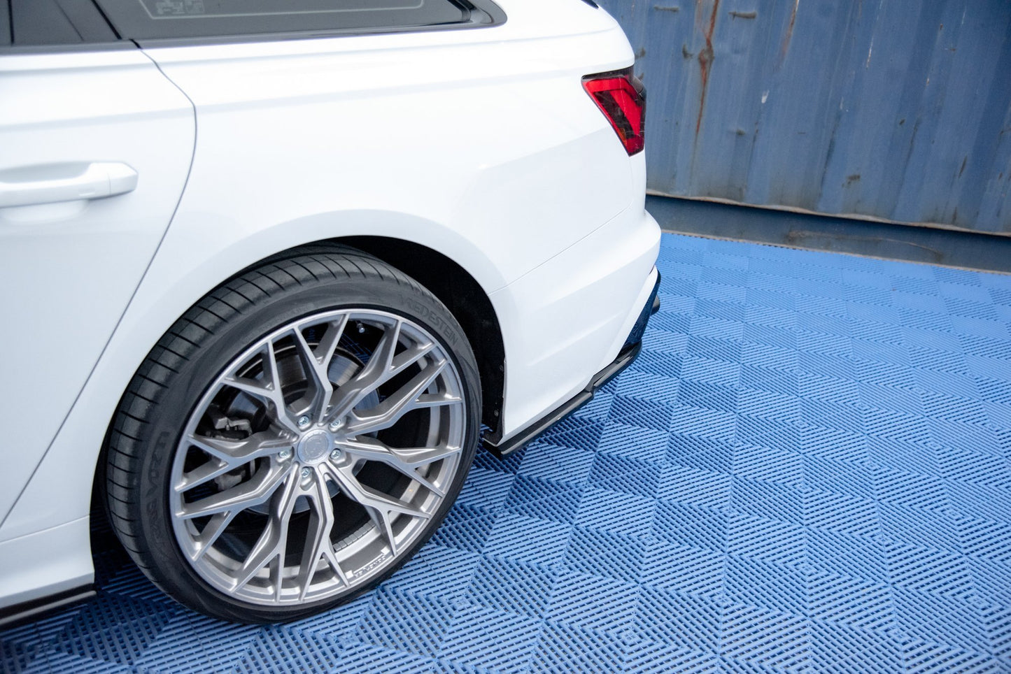 Heck Ansatz Flaps Diffusor für Audi A6 C8 S-Line Carbon Look