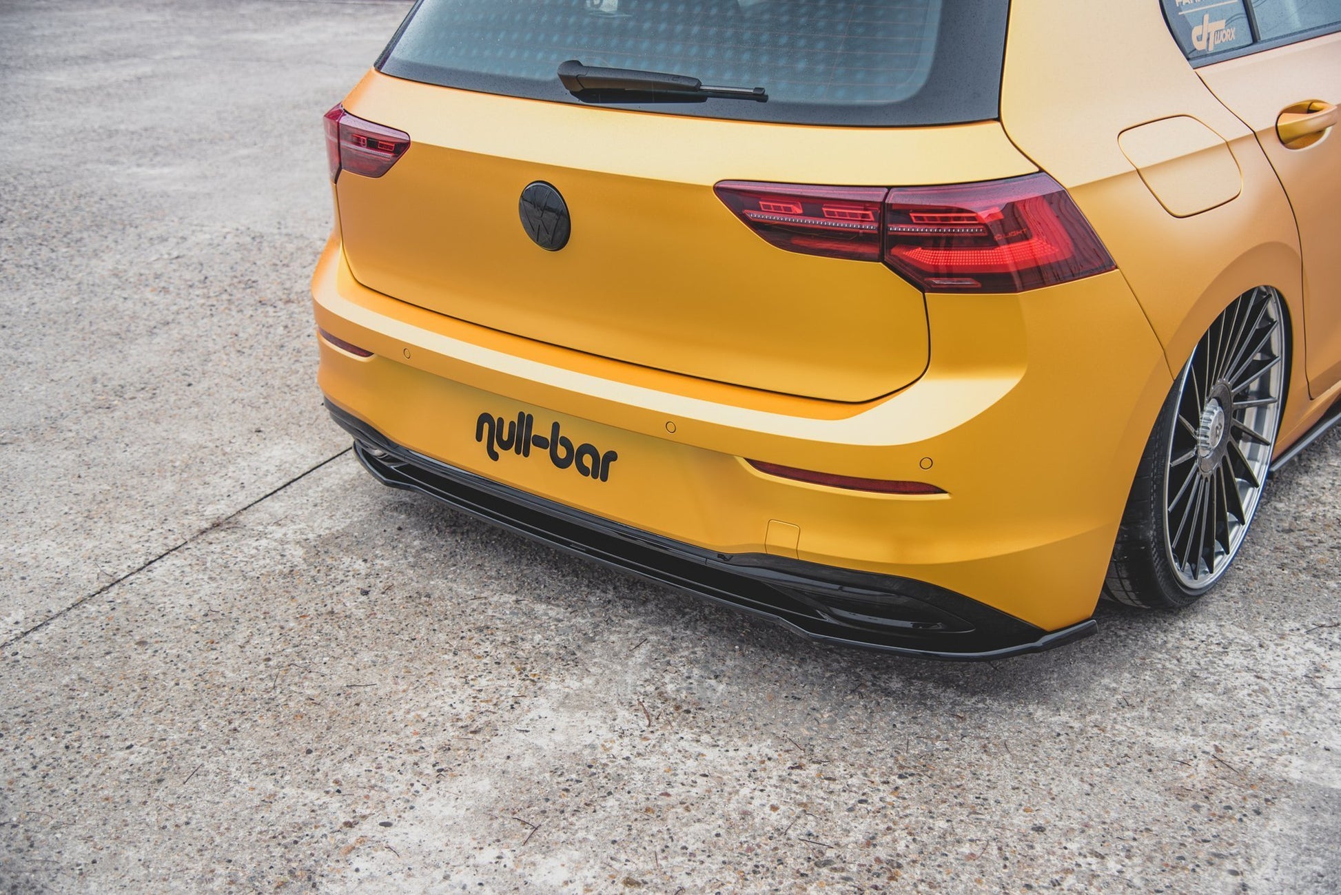 Mittlerer Diffusor Heck Ansatz für VW Golf 8 schwarz matt