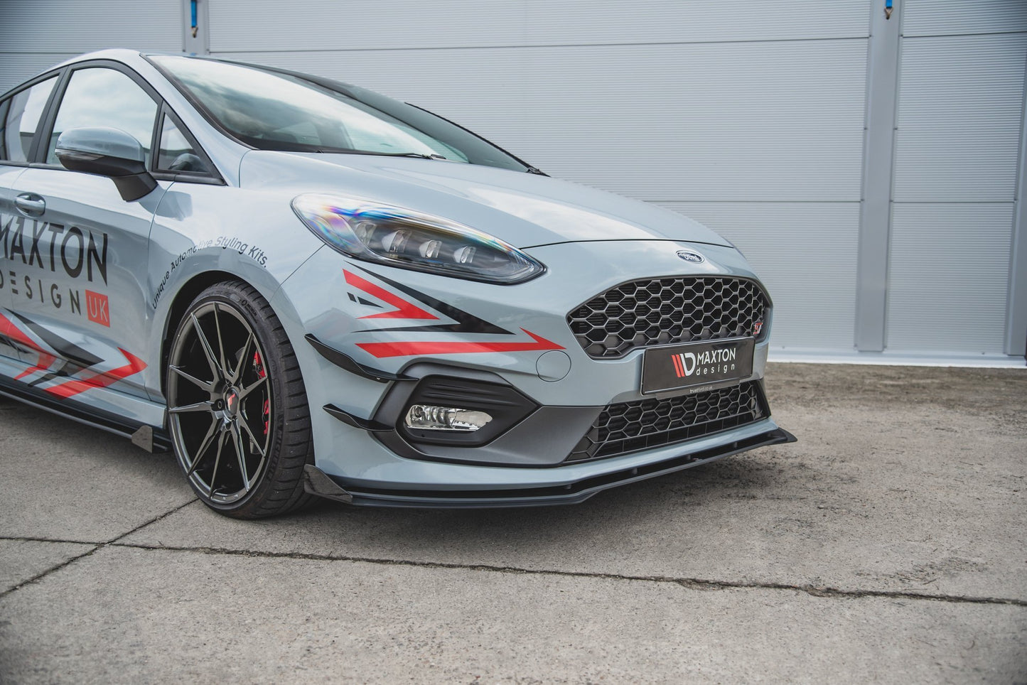 Robuste Racing Front Ansatz für passend für + Front Stoßstangen Racing Flaps passend für Ford Fiesta Mk8 ST / ST-Line schw...