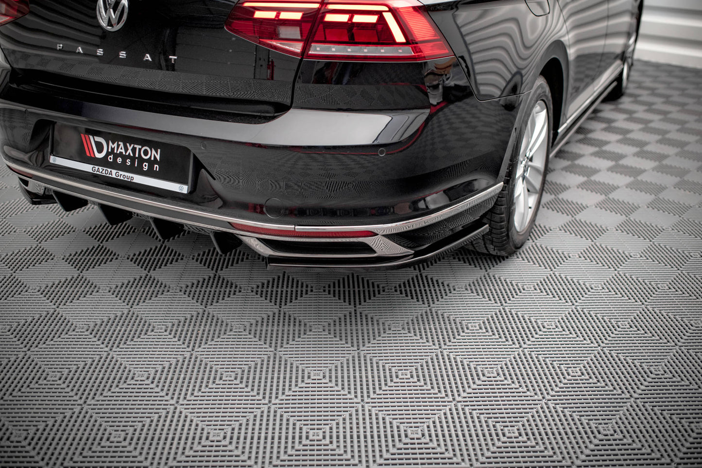 Heck Ansatz Flaps Diffusor für Volkswagen Passat B8 Facelift schwarz matt