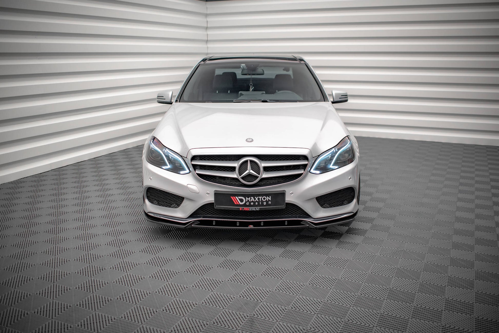 Front Ansatz V.2 für Mercedes-Benz E AMG-Line Limousine W212 Facelift schwarz Hochglanz