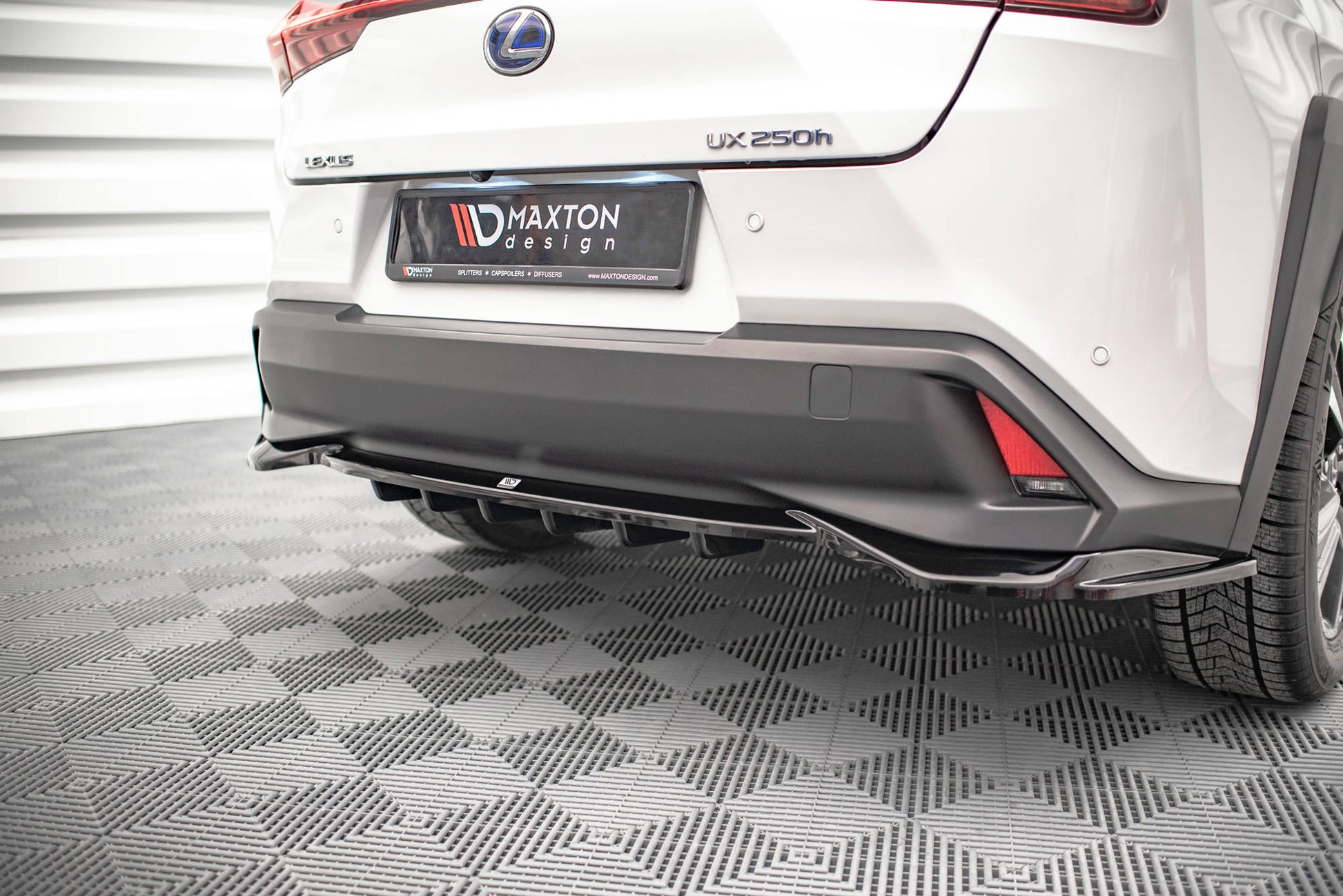 Mittlerer Diffusor Heck Ansatz DTM Look für Lexus UX Mk1 schwarz matt