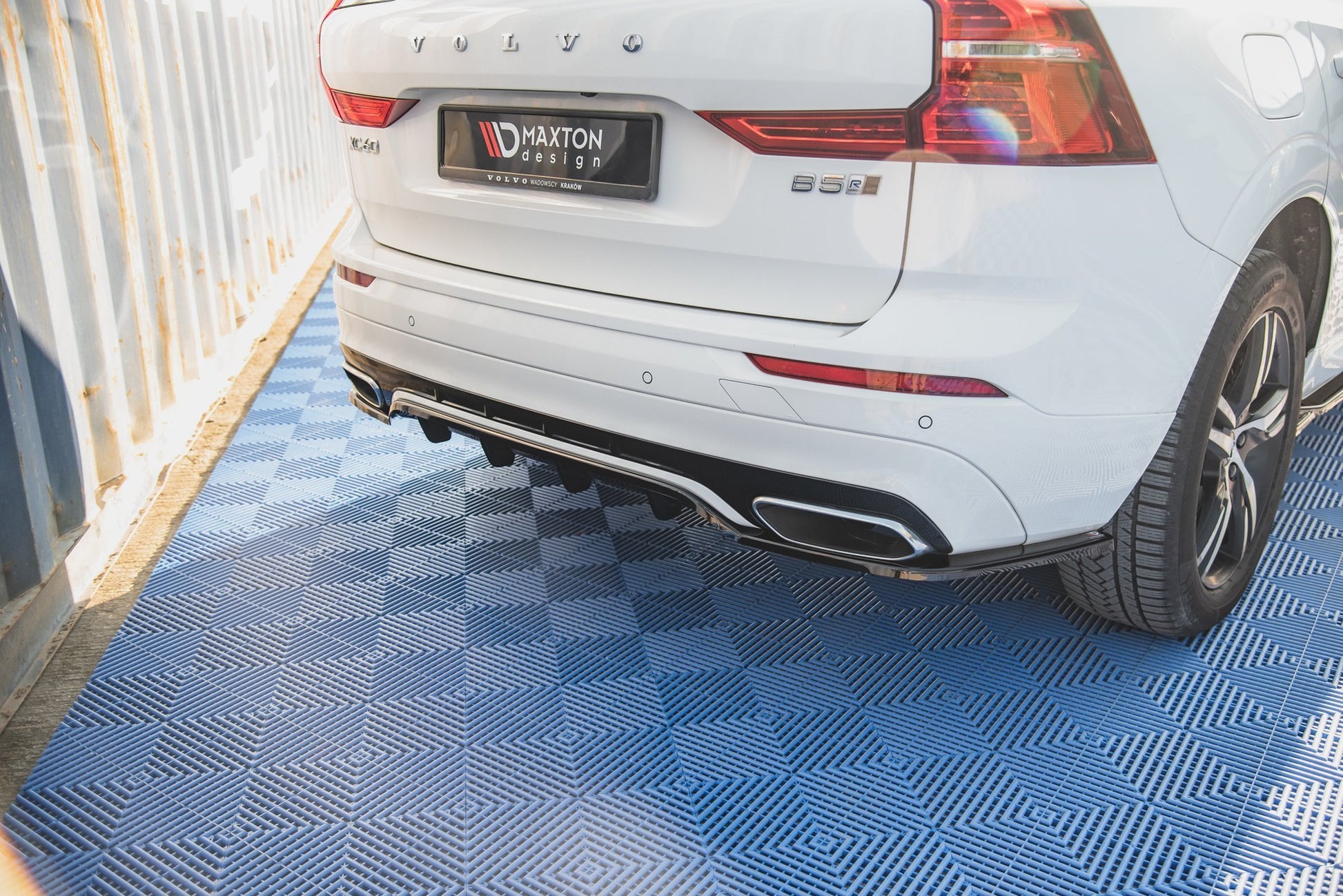 Mittlerer Diffusor Heck Ansatz DTM Look für Volvo XC60 Mk2 R-Design schwarz Hochglanz