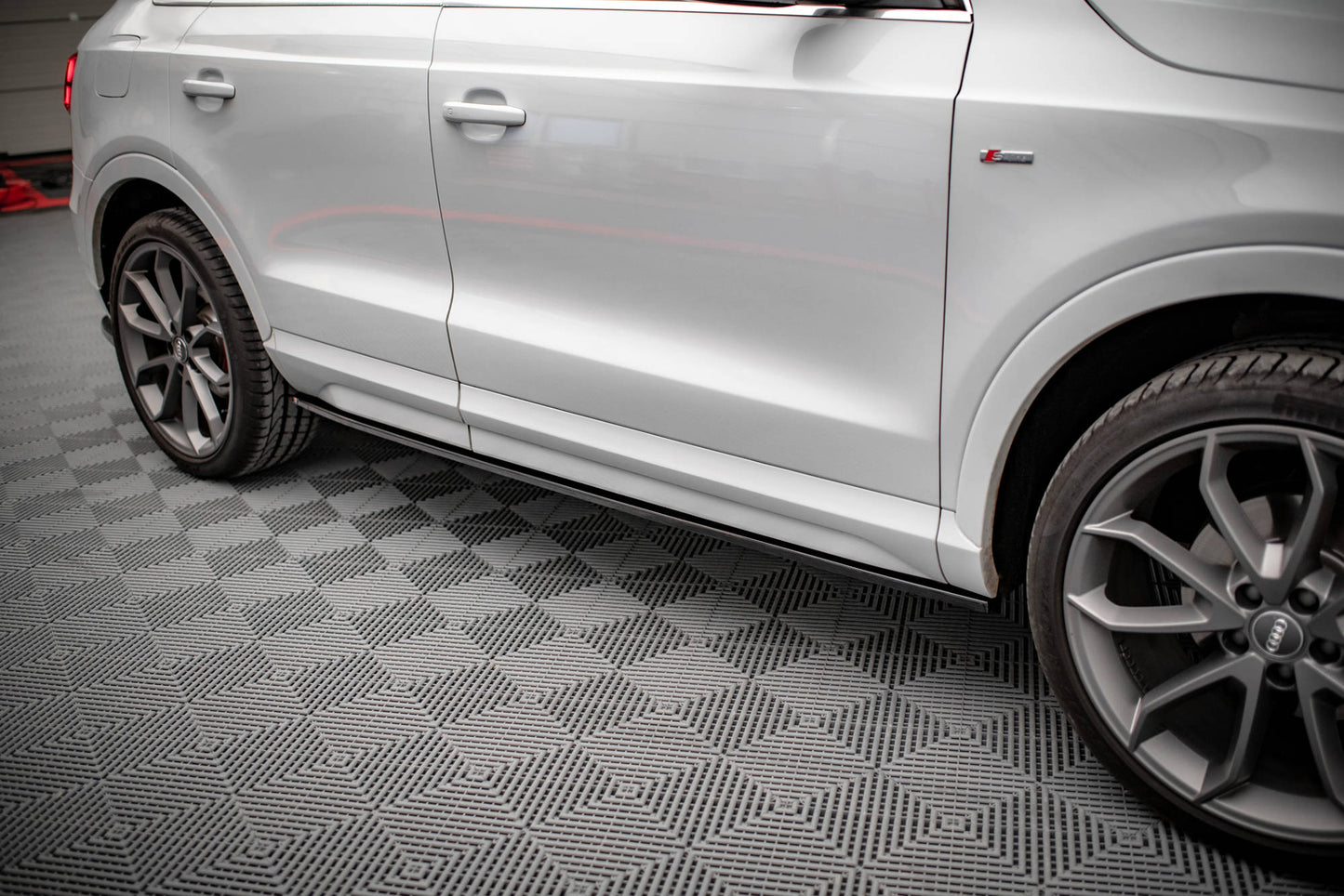 Seitenschweller Ansatz für Audi Q3 8U Facelift schwarz Hochglanz