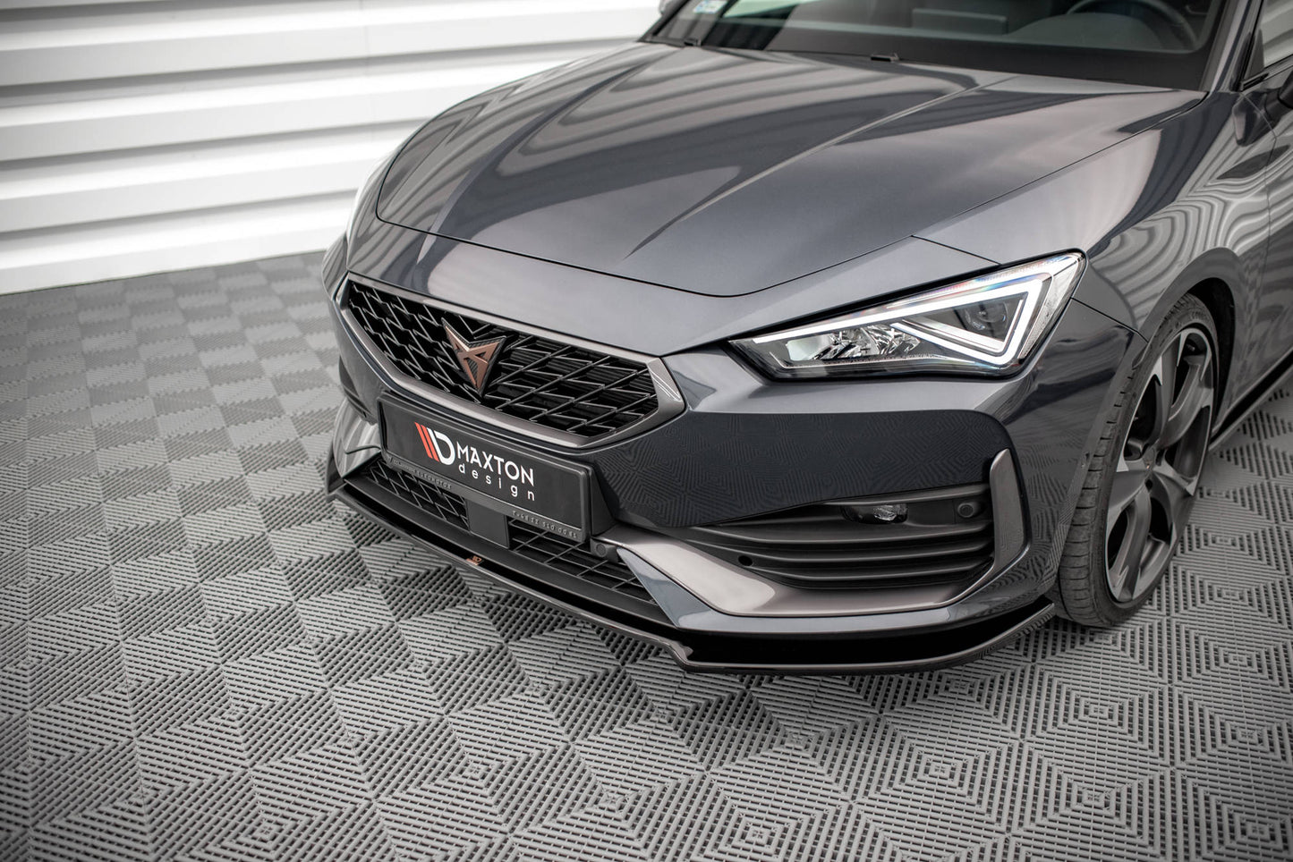 Front Ansatz V.2 für Cupra Leon Carbon Look