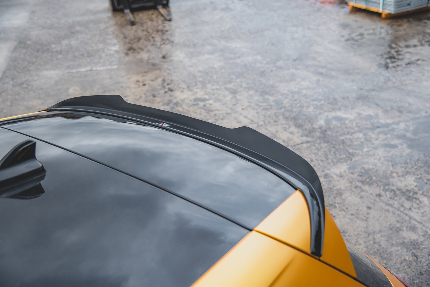 Spoiler CAP V.2 für VW Golf 8 schwarz Hochglanz
