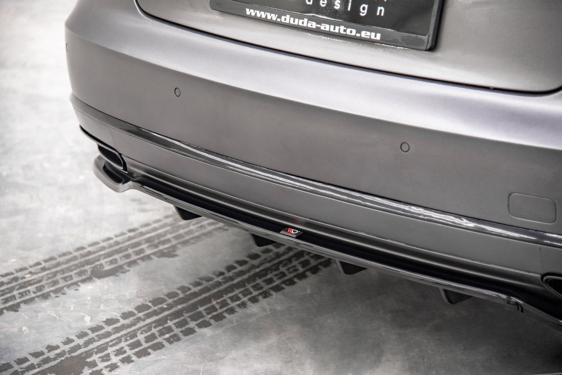 Mittlerer Diffusor Heck Ansatz DTM Look für Audi A8 D4 Facelift schwarz matt