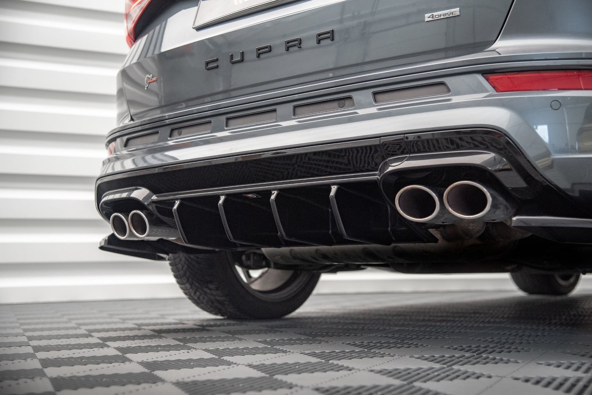Diffusor Heck Ansatz für Cupra Ateca schwarz Hochglanz
