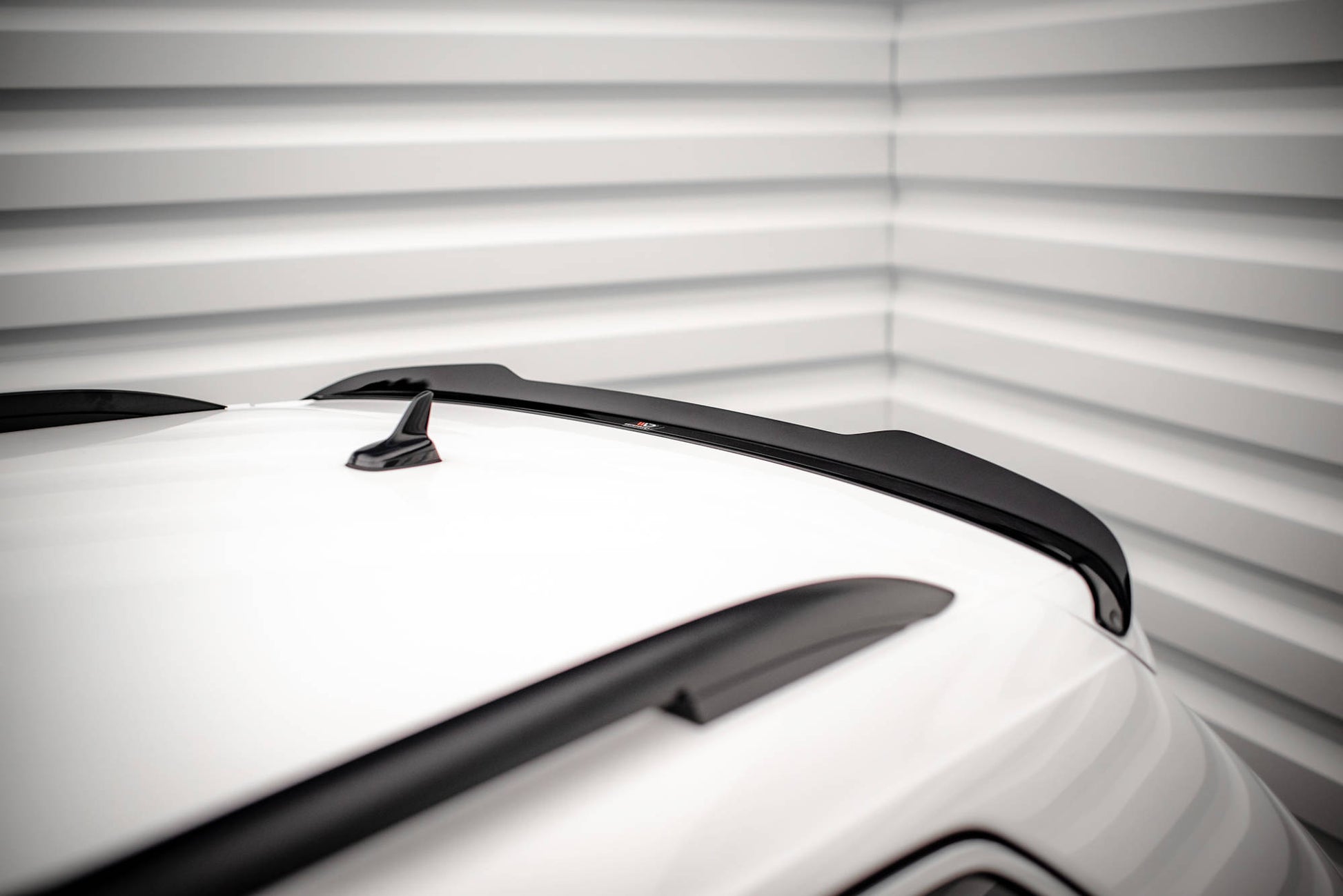 Spoiler CAP für Volkswagen Tiguan Mk2 schwarz Hochglanz