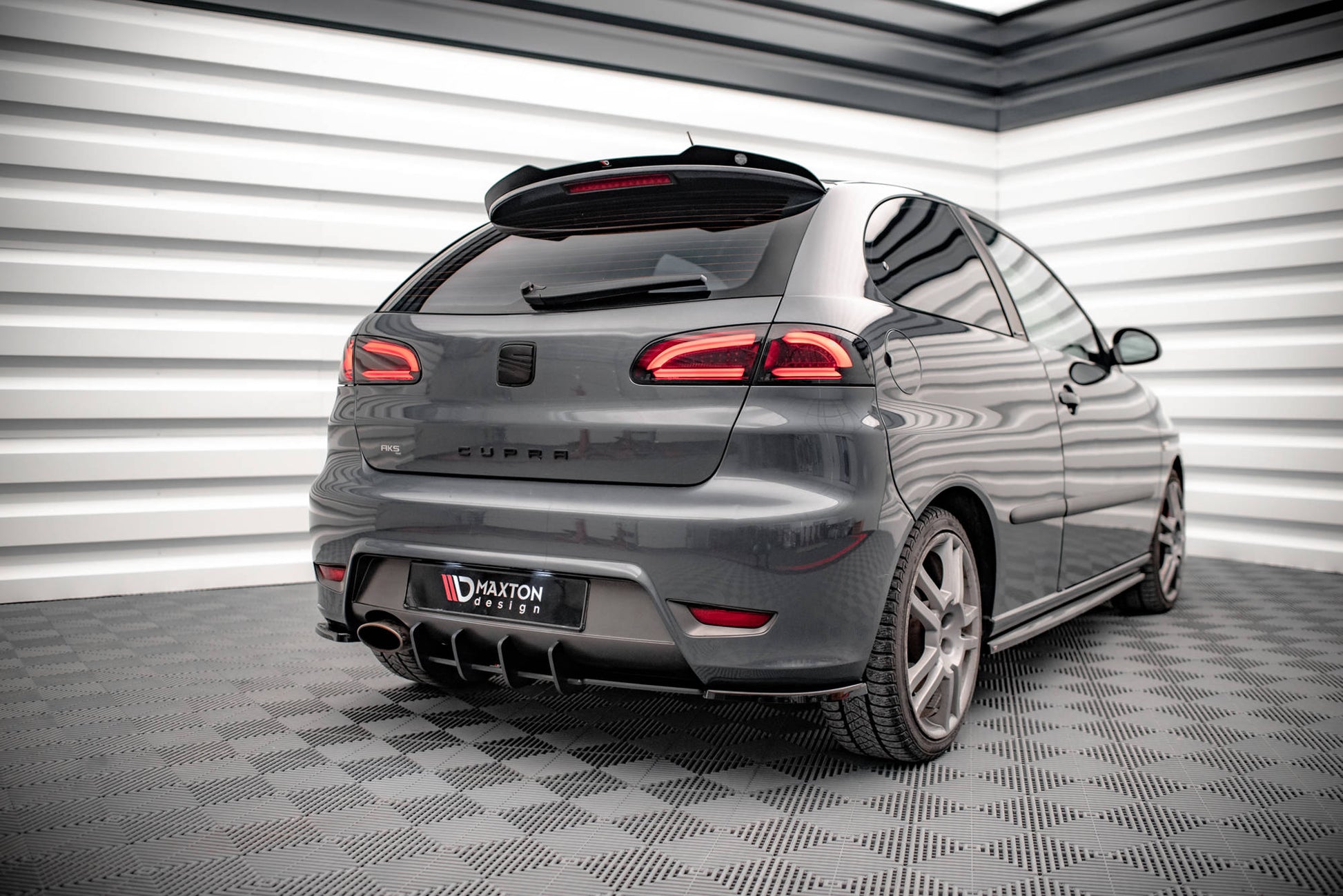 Spoiler CAP für Seat Ibiza Cupra Mk3 schwarz Hochglanz