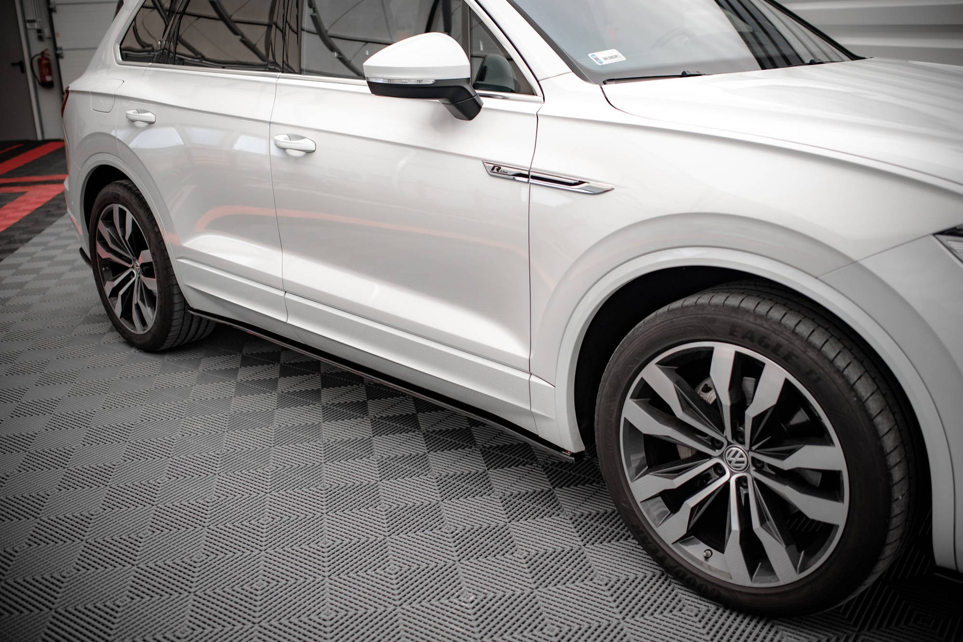 Seitenschweller Ansatz für Volkswagen Touareg R-line Mk3 schwarz matt