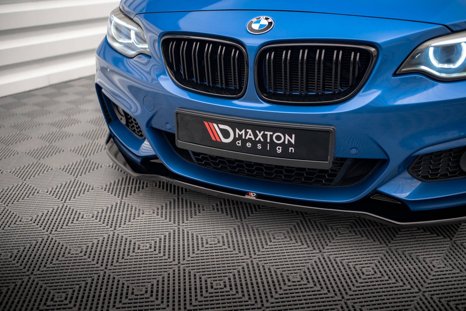 Front Ansatz V.1 für BMW 2 M-Paket F22 schwarz Hochglanz
